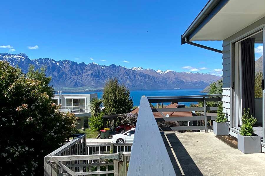 Family Home with Stunning Queenstown Views!
