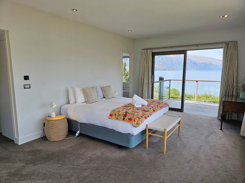 ultimate stays queenstown holiday home retreat master bedroom views